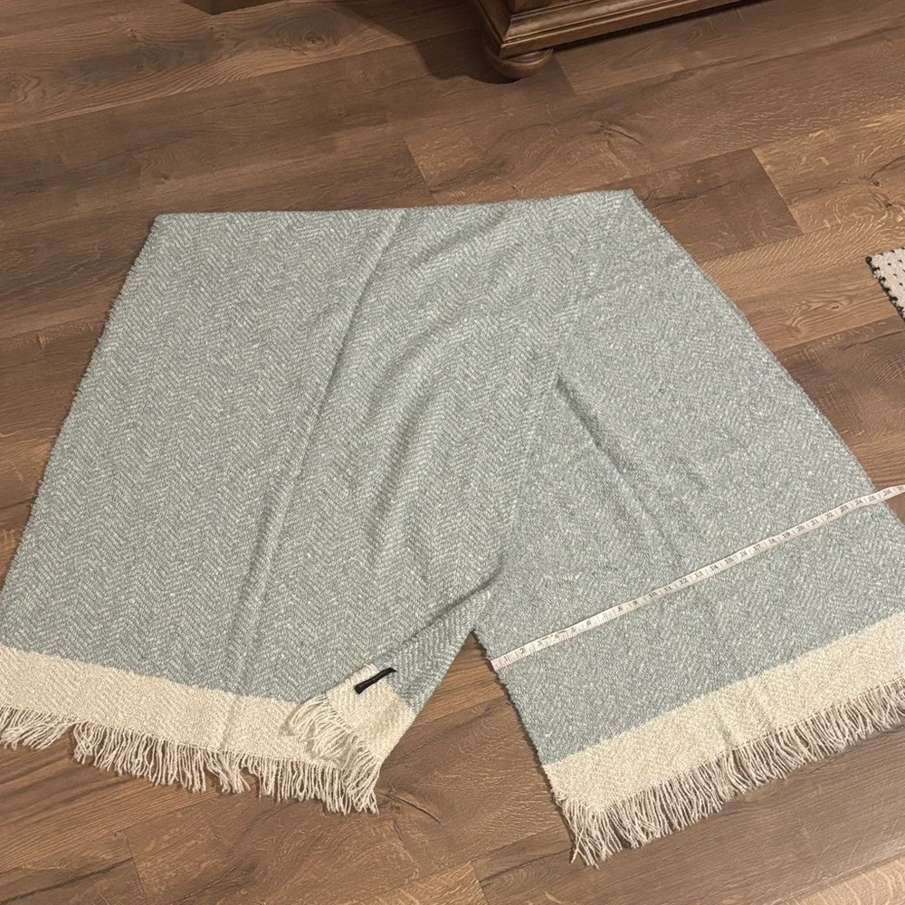 Lot of 8 scarves / wraps